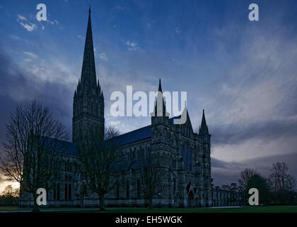 La Diocesi di Salisbury Cathedral pre-Alba - West End, porta nord, navata e transetto & Guglia Foto Stock