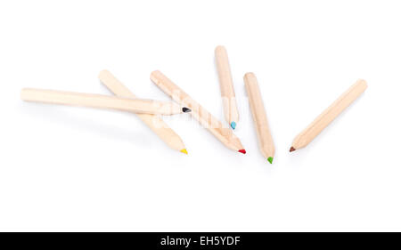 Varie matite a colori su sfondo bianco Foto Stock