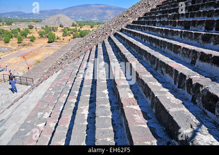 Piramidi lungo il Viale dei Morti, Teotihuacan, Messico Foto Stock