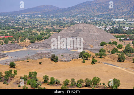 Piramidi lungo il Viale dei Morti, Teotihuacan, Messico Foto Stock