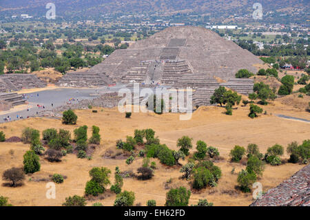 Piramidi lungo il Viale dei Morti, Teotihuacan, Messico Foto Stock