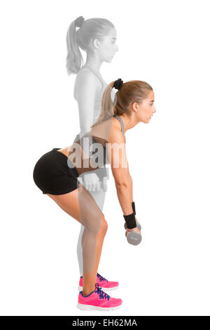 Facendo femmina dumbbell deadlifts in una palestra Foto Stock