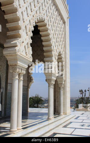 Decorazioni arabe nel Mausoleo di Mohammed V di Rabat, Marocco Foto Stock