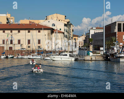 Livorno Italia due sport fishing boat immettere marina Foto Stock