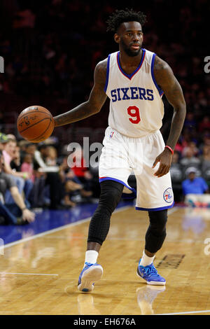 Philadelphia, Pennsylvania, USA. Il 7 marzo 2015. Philadelphia 76ers guard JaKarr Sampson (9) in azione durante il gioco NBA tra Atlanta Hawks e la Philadelphia 76ers presso la Wells Fargo Center di Philadelphia, Pennsylvania. La Filadelfia 76ers ha vinto 92-84. Credito: Cal Sport Media/Alamy Live News Foto Stock