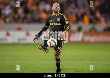 Houston, Texas, Stati Uniti d'America. 7 Mar, 2015. Columbus Crew avanti Federico Higuain (10) controlla la sfera durante un gioco di MLS tra la Houston Dynamo e il Columbus Crew di BBVA Compass Stadium di Houston, TX il 7 marzo 2015. La dinamo ha vinto 1-0. © Trask Smith/ZUMA filo/Alamy Live News Foto Stock