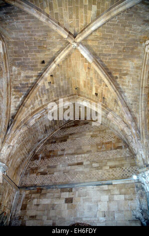 Soffitto a volta; interni di una delle 8 torri a pianta ottagonale. Castel del Monte, vicino alla città di Andria, Puglia, Italia, Europa. Foto Stock