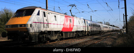 91119 treni del Virgin società operativa, 91 classe alta velocità del treno elettrico, East Coast Main Line Railway, Peterborough Foto Stock