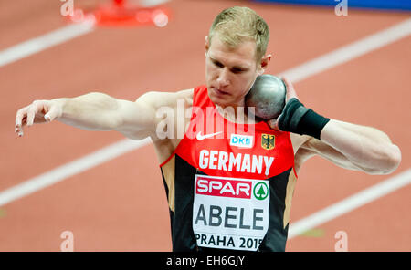 Praga, Repubblica Ceca. 08 Mar, 2015. Praga, Repubblica Ceca. 07Th Mar, 2015. Arthur Abele della Germania in azione durante gli uomini Eptathlon colpo messo a la IAAF Europeo di Atletica Leggera Indoor Championships 2015 all'O2-Arena di Praga Repubblica Ceca, Marzo 07, 2015. Credito: dpa picture alliance/Alamy Live News Foto Stock