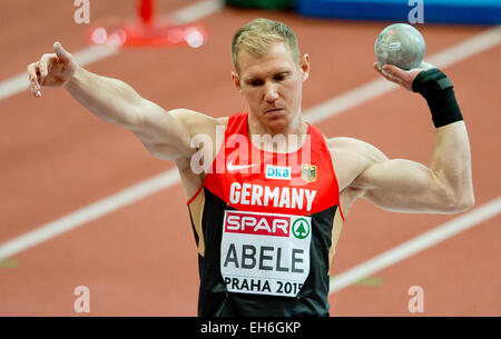 Praga, Repubblica Ceca. 08 Mar, 2015. Praga, Repubblica Ceca. 07Th Mar, 2015. Arthur Abele della Germania in azione durante gli uomini Eptathlon colpo messo a la IAAF Europeo di Atletica Leggera Indoor Championships 2015 all'O2-Arena di Praga Repubblica Ceca, Marzo 07, 2015. Credito: dpa picture alliance/Alamy Live News Foto Stock