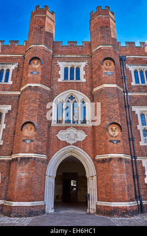 Hampton Court Palace è un palazzo reale nel London Borough of Richmond upon Thames, Greater London Foto Stock