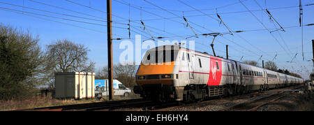 91119 treni del Virgin società operativa, 91 classe alta velocità del treno elettrico, East Coast Main Line Railway, Peterborough Foto Stock