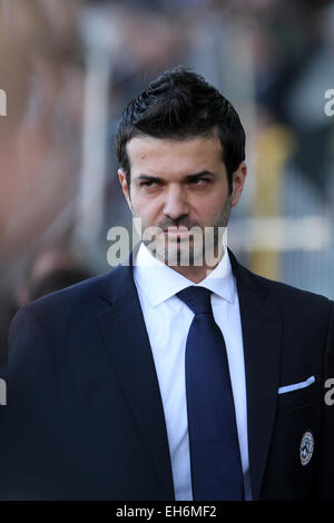 Udine, Italia. 8 Marzo, 2015. Andrea Stramaccioni Udinese allenatore durante il campionato italiano di una partita di calcio tra Udinese e Torino domenica 08 marzo 2015 in Friuli Stadium. Credito: Andrea Spinelli/Alamy Live News Foto Stock