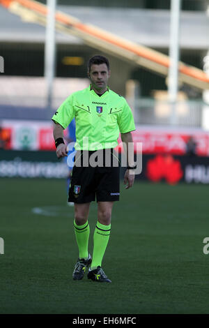 Udine, Italia. 8 Marzo, 2015. Arbitro Nicola Rizzoli durante il campionato italiano di una partita di calcio tra Udinese e Torino domenica 08 marzo 2015 in Friuli Stadium. Credito: Andrea Spinelli/Alamy Live News Foto Stock