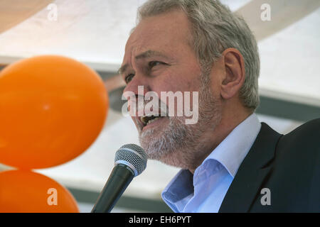 Copenhagen, Danimarca. 8 Marzo, 2015. Dennis Kristensen, sindacale presidente per la FOA, che organizzano molte donne, parla alla giornata internazionale della donna a Copenaghen in questa domenica pomeriggio di credito: OJPHOTOS/Alamy Live News Foto Stock