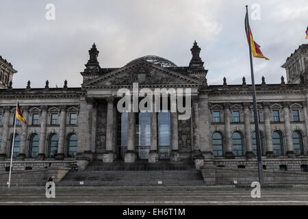 L'Europa, Germania, Berlino, la terrazza sul tetto e la cupola del Reichstag Foto Stock