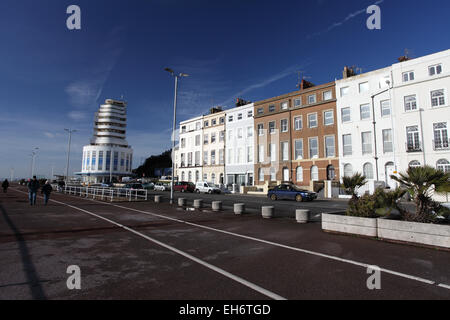 Grand Parade con Marine Court in background, St Leonards-On-mare, Hastings, East Sussex Foto Stock