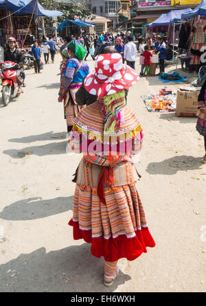 Bac Ha mercato di domenica famoso per la vendita di buffalo vicino a Lao Cai e Sa Pa,Sapa, hill tribe, città, Vietnam, Foto Stock