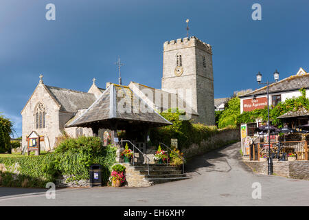 Mortehoe village, chiesa di Santa Maria e la nave arenarsi pub vicino a Woolacombe, North Devon, Inghilterra, Regno Unito. Foto Stock