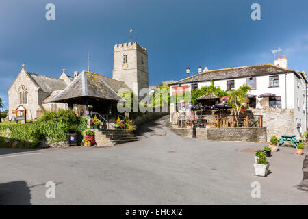 Mortehoe village, chiesa di Santa Maria e la nave arenarsi pub vicino a Woolacombe, North Devon, Inghilterra, Regno Unito. Foto Stock