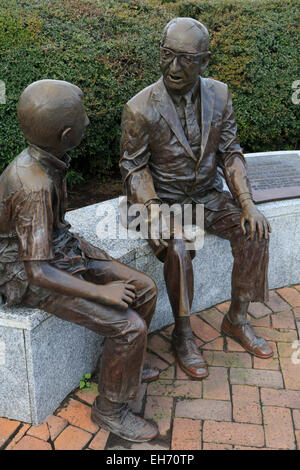 Statua di Malcolm Woldenberg, Riverfront, New Orleans, Louisiana, Stati Uniti d'America Foto Stock