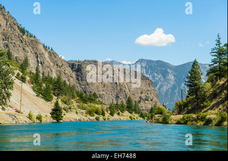 Vista verso il Seton Dam, Seton Lago serbatoio Recreation Area, Duffey Lake Road (Superstrada 99) nei pressi di Lillooet, BC, Canada Foto Stock