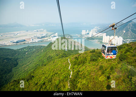 La Cabinovia Ngong Ping 360 per il Villaggio di Ngong Ping sull'Isola di Lantau, Hong Kong Foto Stock