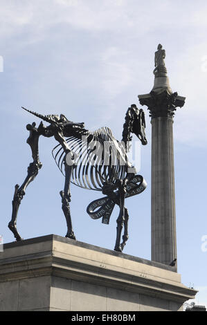 Dono cavallo scultura di Hans Haacke,quarto zoccolo,Trafalgar Square,London REGNO UNITO Foto Stock