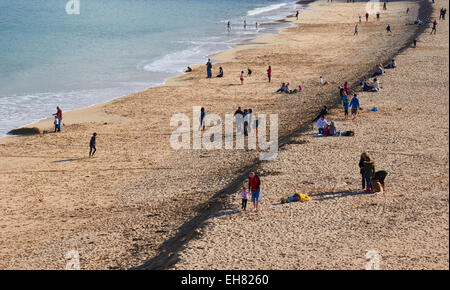 I turisti sulla spiaggia di Porthminster St Ives Cornwall Inghilterra Europa Foto Stock