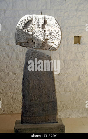 Croce di Houelt, fine ix inizio del X secolo Celtic Cross, St Illtyds Chiesa, Llantwit Major, Vale of Glamorgan, South Wales, Regno Unito Foto Stock