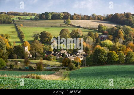 Villaggio in autunno, Upper Slaughter, Cotswolds, Gloucestershire, England, Regno Unito, Europa Foto Stock