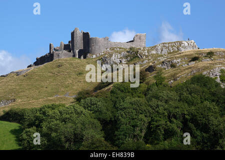 Carreg Cennen Castello, vicino a Llandeilo, Parco Nazionale di Brecon Beacons, Carmarthenshire, Wales, Regno Unito, Europa Foto Stock