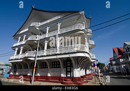 Recentemente costruita casa in stile tradizionale di Paramaribo, Suriname, Sud America Foto Stock