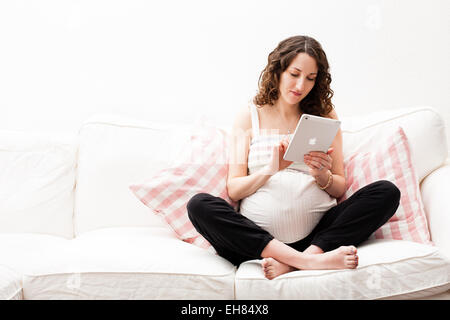 39 anni di mandato completo donna incinta. Foto Stock