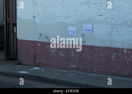 Grafitti art in Shorditch, Londra centrale, attualmente un posto di giovani hipster creatività. Foto Stock