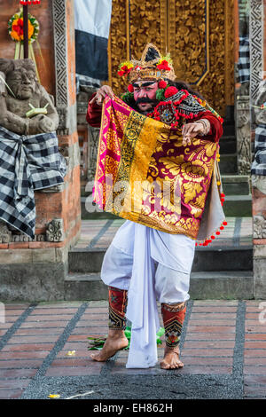 La Danza Barong e del Kris, tradizionale danza Balinese, Ubud, Bali, Indonesia, Asia sud-orientale, Asia Foto Stock