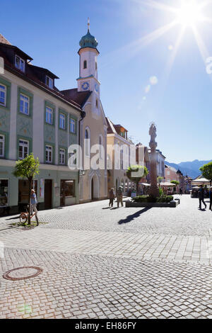 Untermarkt marketplace, Maria Hilf Chiesa, Murnau am Staffelsee, Blaues Land, Alta Baviera, Baviera, Germania, Europa Foto Stock