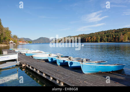 Noleggio Barche, Walchensee Villaggio Lago Walchensee, Alpi Bavaresi, Alta Baviera, Baviera, Germania, Europa Foto Stock