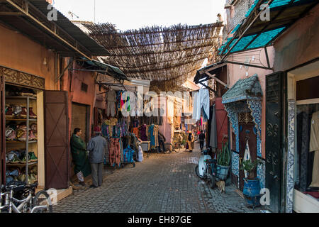 Scena di strada, souk, Medina, Marrakech, Marocco Foto Stock