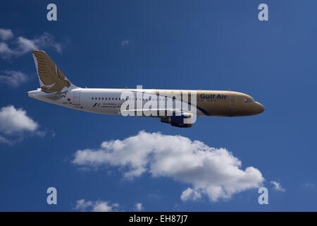 A9C-AM Gulf Air Airbus A320-214 in volo Foto Stock