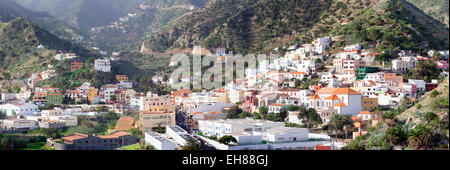 Vista del villaggio di Vallehermoso, La Gomera, isole Canarie, Spagna Foto Stock