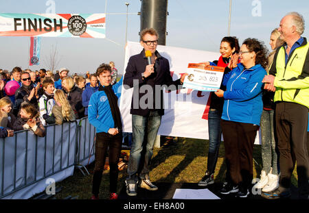 Biddinghuizen, Paesi Bassi. 8 Mar, 2015. Prince Bernhard del Paesi Bassi partecipa alla gara di carità Hollandse 100 per raccogliere fondi per la fondazione contro il linfoma linfa & Co, fondata dal principe Bernhard in Biddinghuizen, i Paesi Bassi, 8 marzo 2015. Prince Bernhard è stato diagnosticato con linfoma in 2013. Il caso sollevato 214.000 euro. Foto: Albert Nieboer/EPR/ - nessun filo SERVICE -/dpa/Alamy Live News Foto Stock