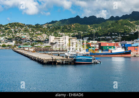 Il porto di Kingstown, Saint Vincent, Saint Vincent e Grenadine, isole Windward, West Indies, dei Caraibi e America centrale Foto Stock
