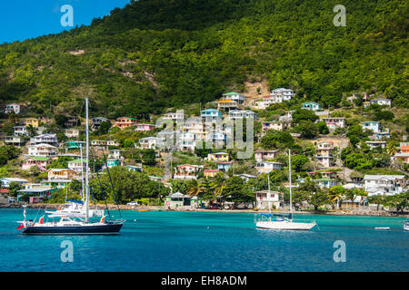Barche a vela di ancoraggio in Port Elizabeth, Admiralty Bay, Bequia, Grenadine, isole Windward, West Indies, dei Caraibi Foto Stock