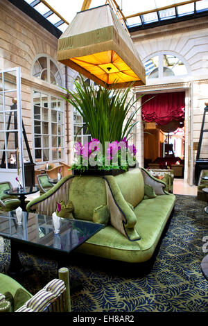 Elegante lounge in un lussuoso hotel francese Foto Stock
