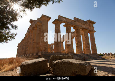 Tempio di Hera a Selinunte, l'antica città greca sulla costa meridionale della Sicilia, Italia, Europa Foto Stock