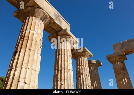 Tempio di Hera a Selinunte, l'antica città greca sulla costa meridionale della Sicilia, Italia, Europa Foto Stock