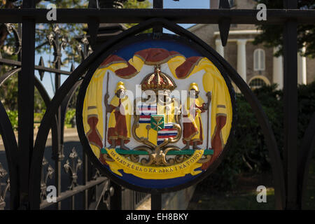 Dipinto Royal Hawaiian tenuta su ghisa recinzioni e cancelli a Kawaiahao chiesa nel centro cittadino di Honolulu e Oahu, Hawaii Foto Stock