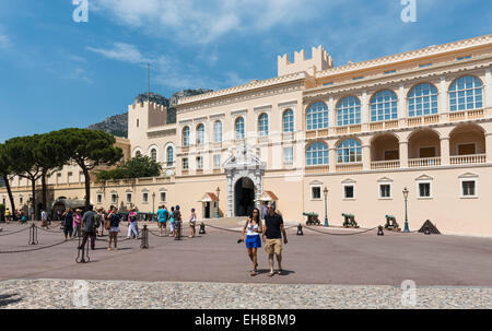 Il Palazzo Reale di Monaco, in Europa con i turisti Foto Stock