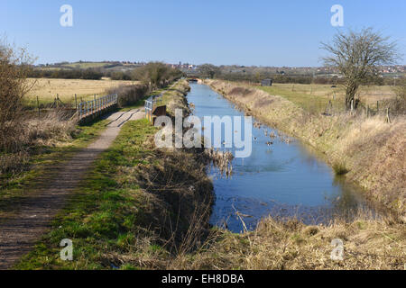 Il restaurato Berks e Wilts canal vicino a Wootton Bassett nel Wiltshire Foto Stock